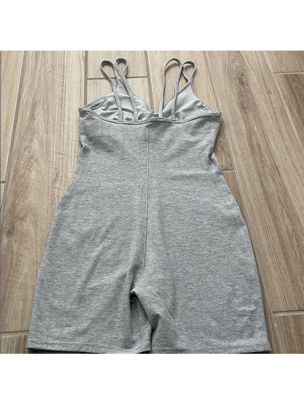 Alo Yoga Alosoft Suns Out Onesie Athletic Heather Grey 5” Sz XS 2-4 W8137R - Picture 5 of 10